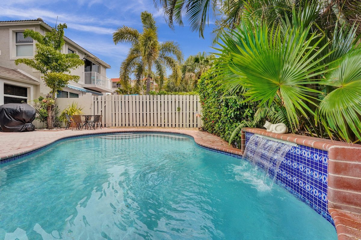 Come get out of the cold and dive into the warm and relaxing 87Fº waterfall pool at Villa Pine!